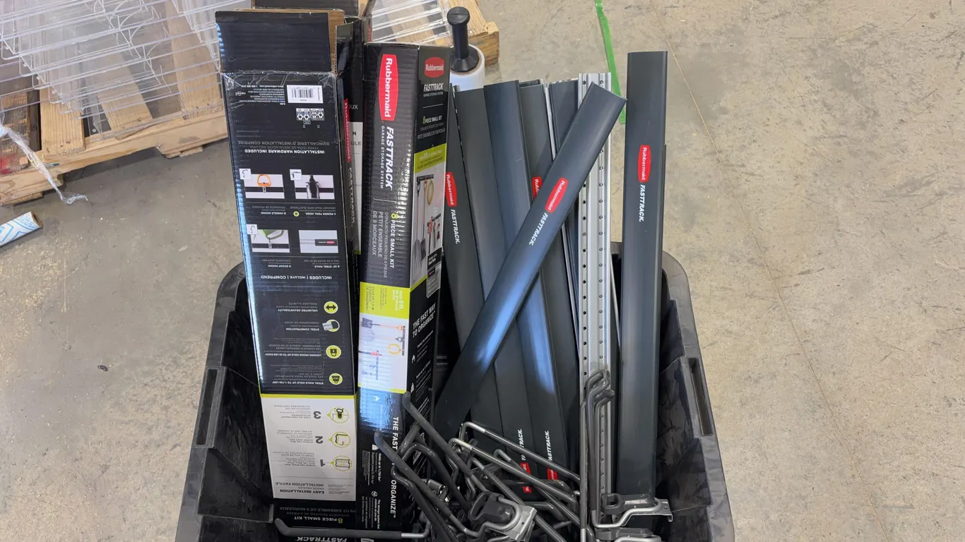 Rubbermaid Fast Track