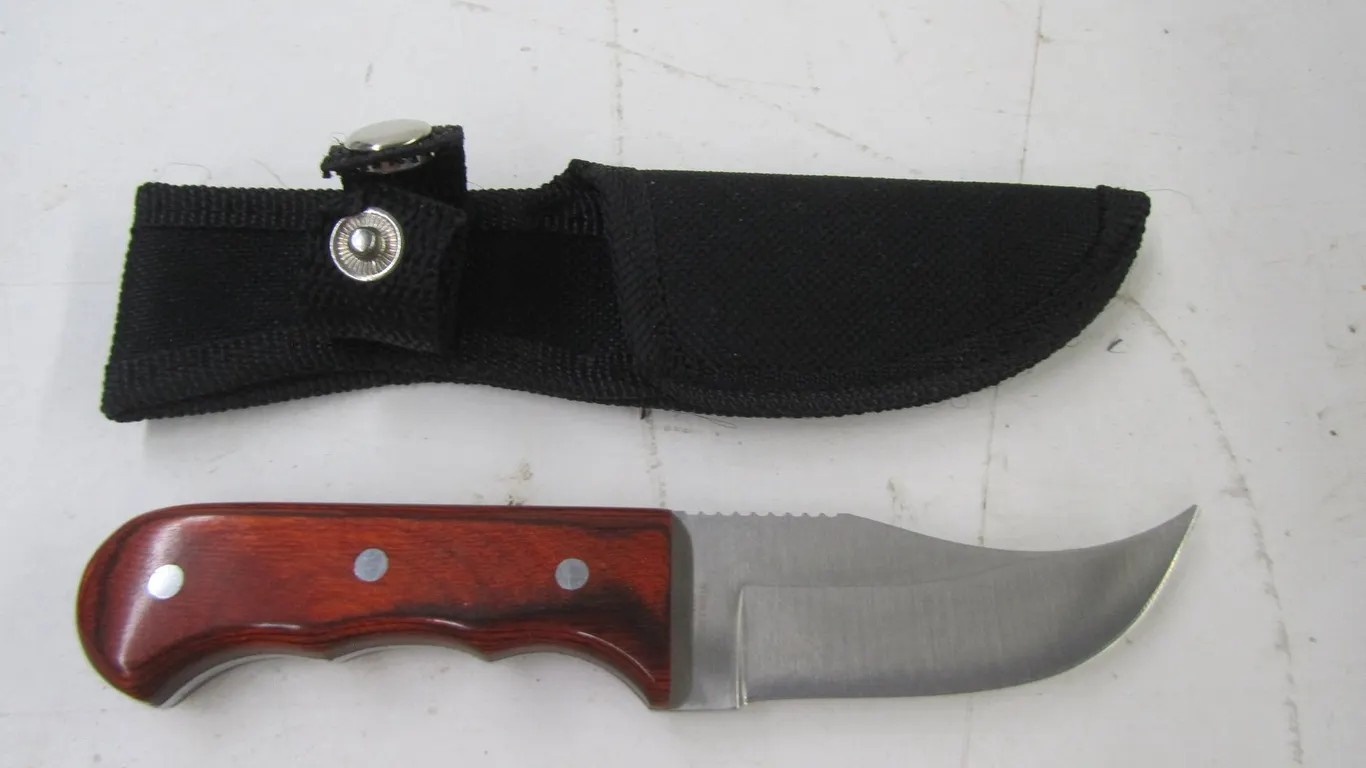 Skinning Knife w/Sheath
