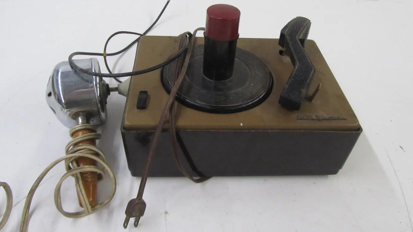 Vintage RCA Victor 45 Record Player