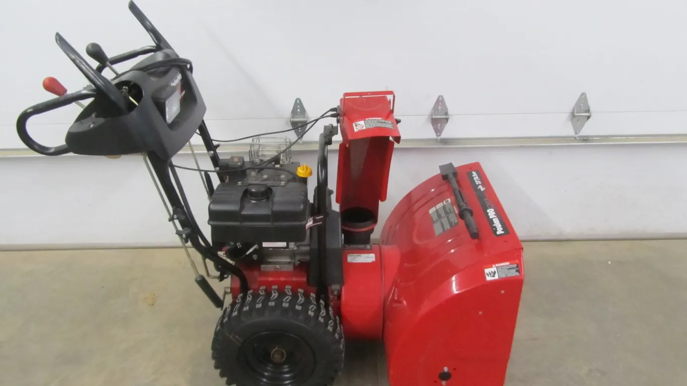 Poulan Pro XT 27" Show Thrower