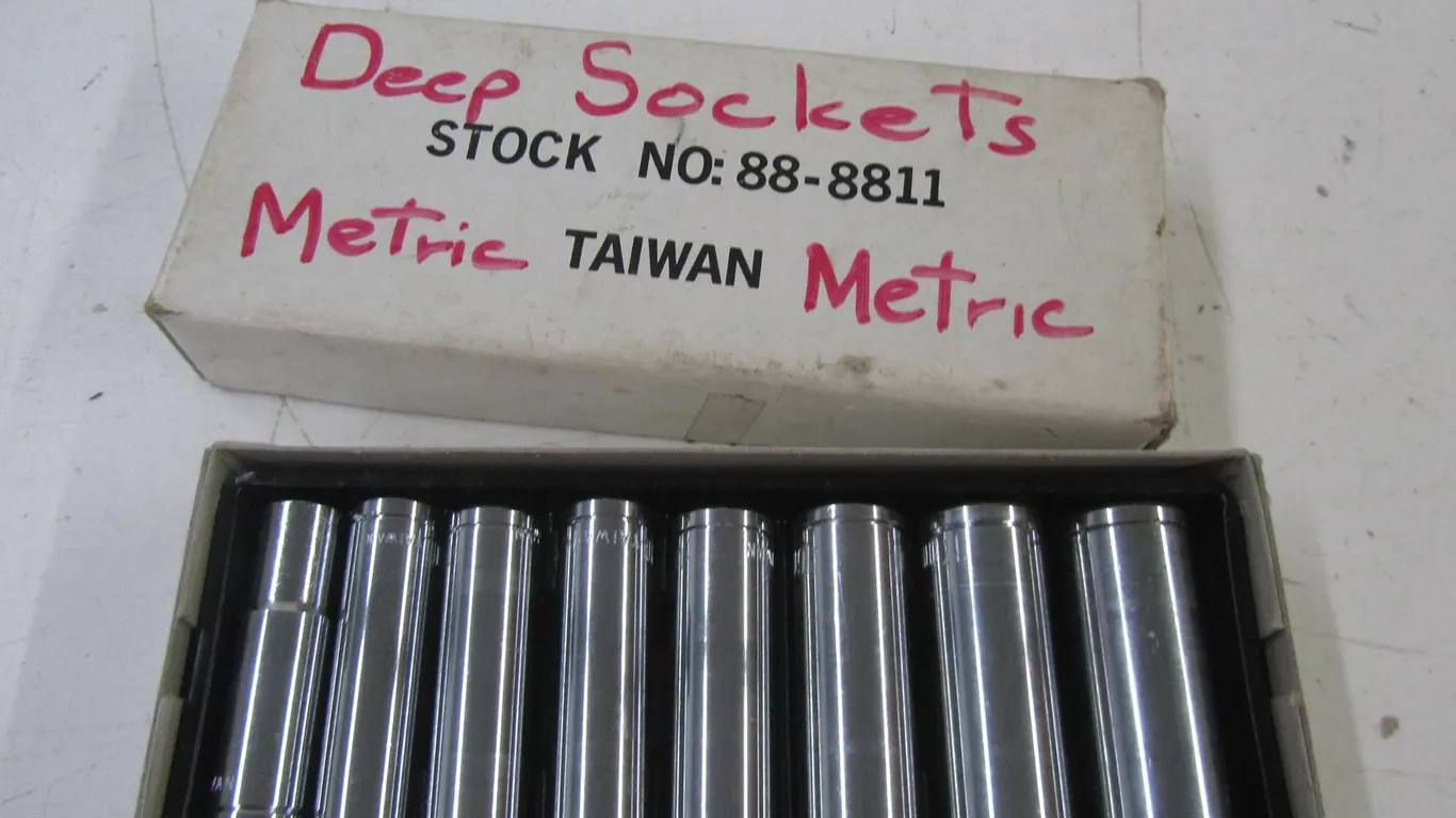 Set Of (8) Metric Deep Sockets