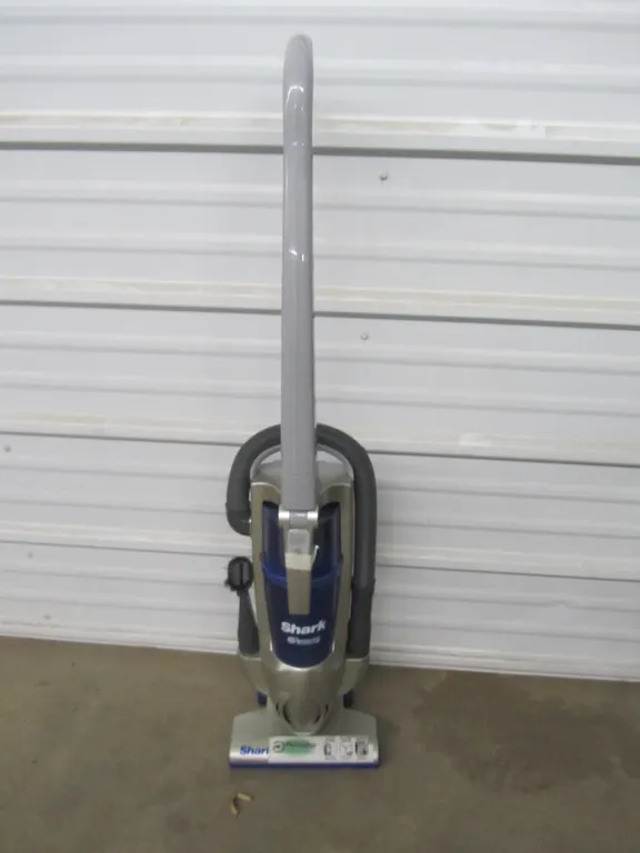 Shark Retractor Vacuum Cleaner