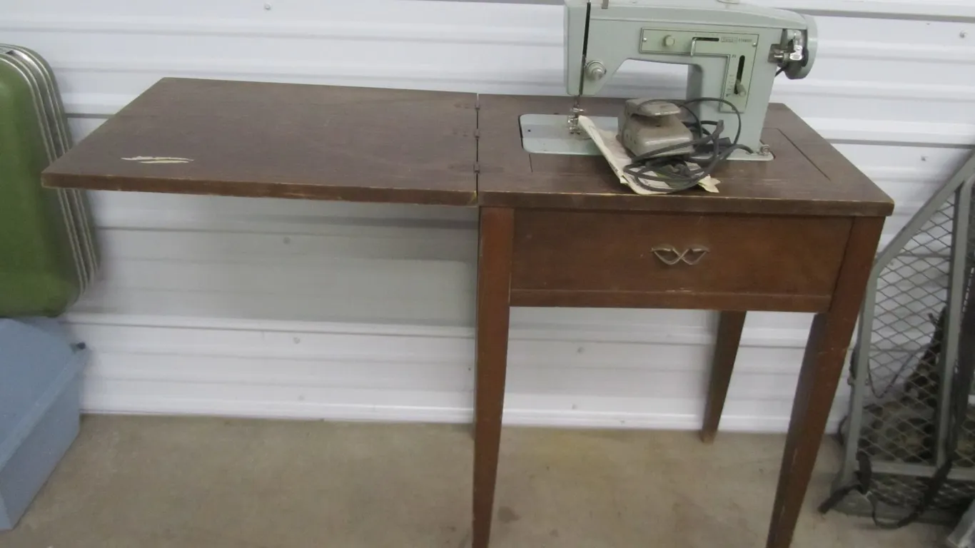 Sears Kenmore Sewing Machine w/Sewing Machine Table