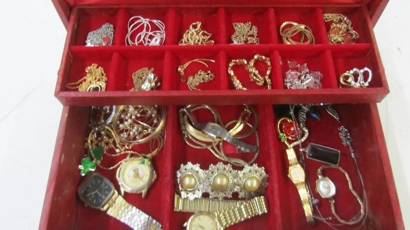 Jewelry Box w/Assorted Costume Jewelry