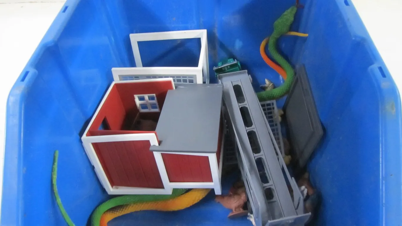 (10) Plastic Bins