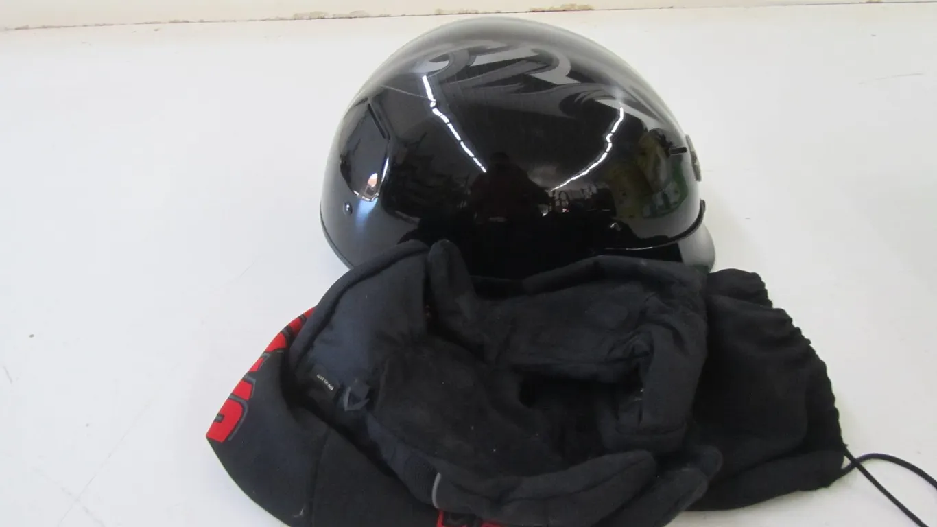 Harley-Davidson Motorcycle Helmet w/Cover And Riding Gloves