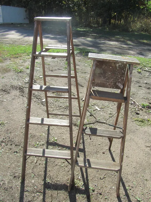 (2) Wood Step Ladders w/Trays