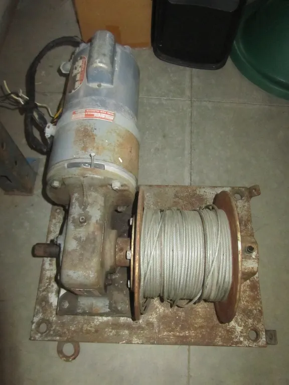 Winch w/Dayton 1/2 HP Motor