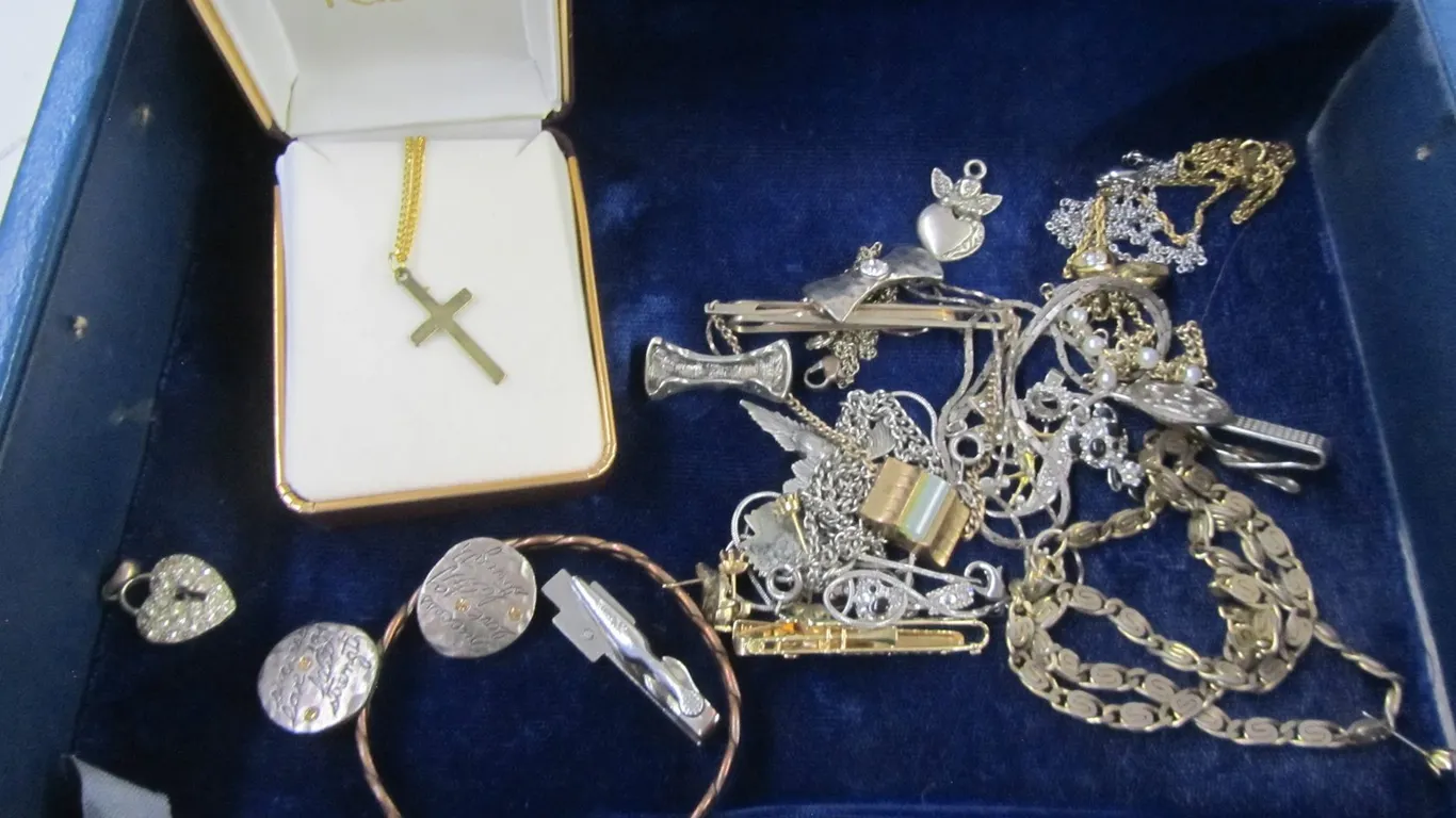 Jewelry Box w/Assorted Costume Jewelry