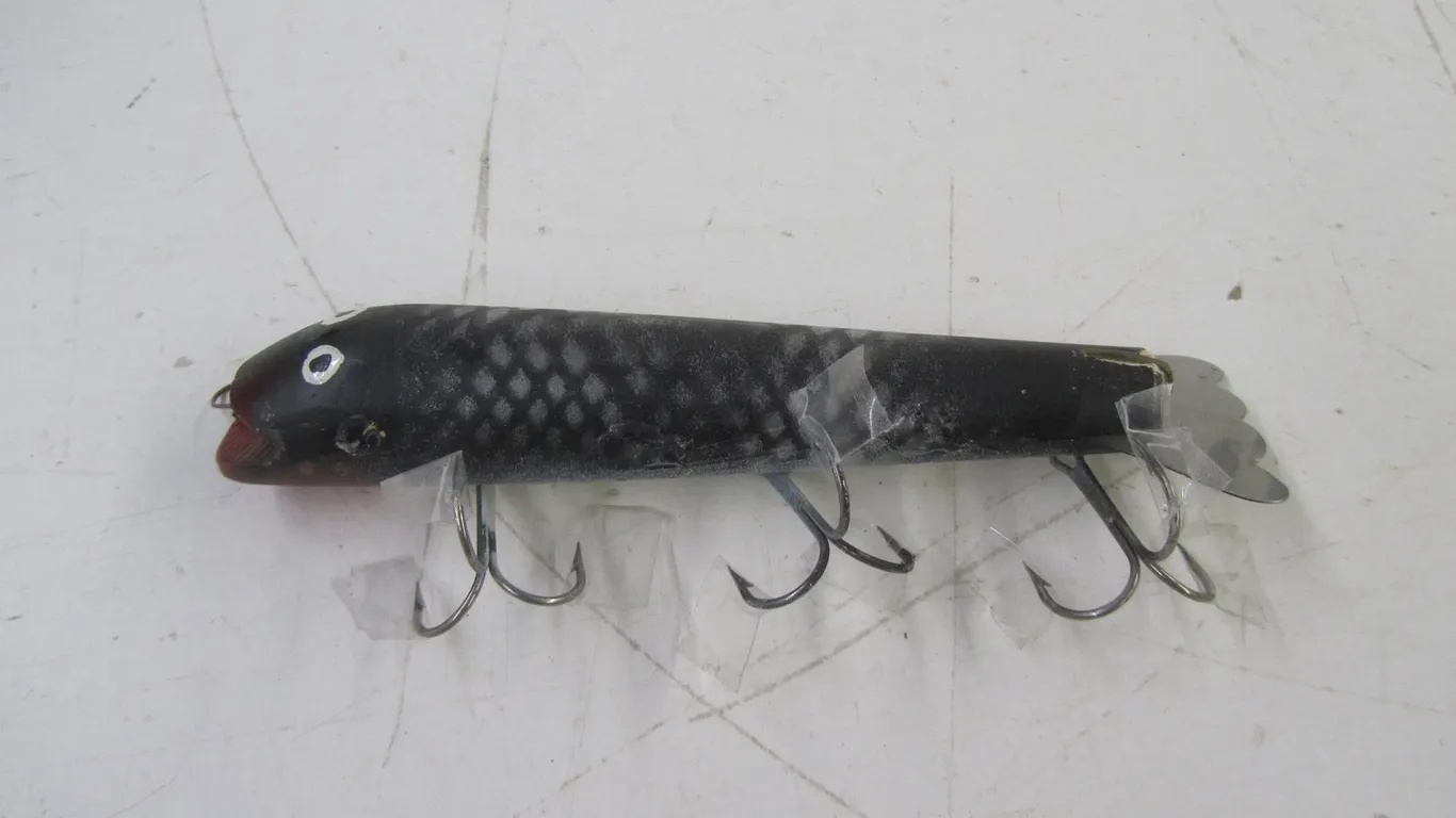 Hand Painted Wood Muskie Lure