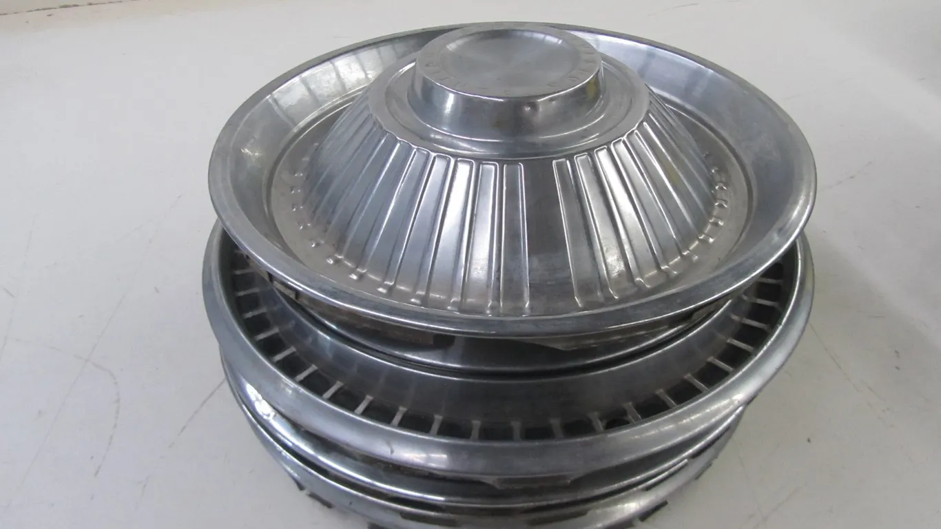 (6) Vintage Hub Caps