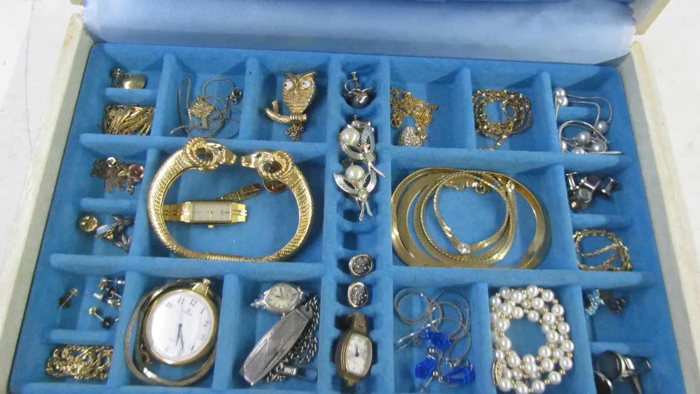 Jewelry Box w/Assorted Costume Jewelry
