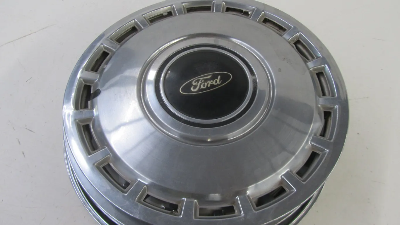 (6) Vintage Hub Caps