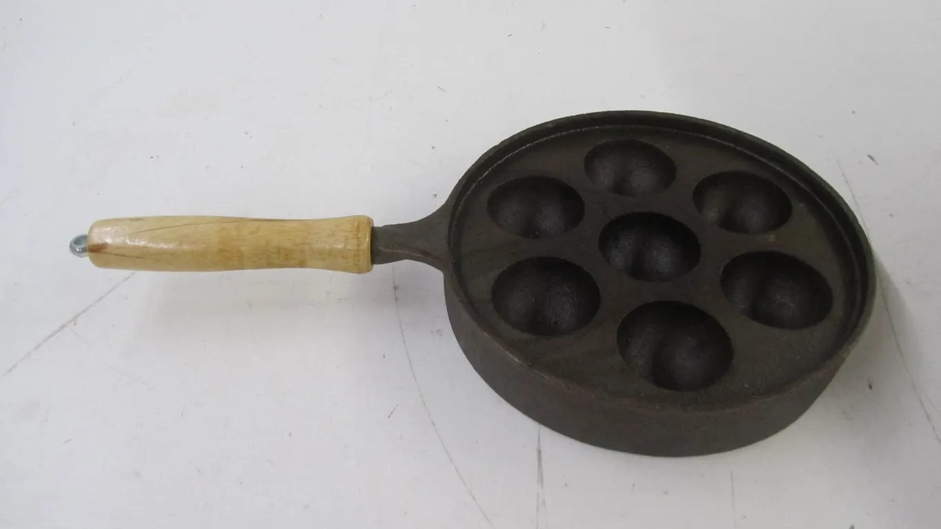 Cast Iron Egg Pan