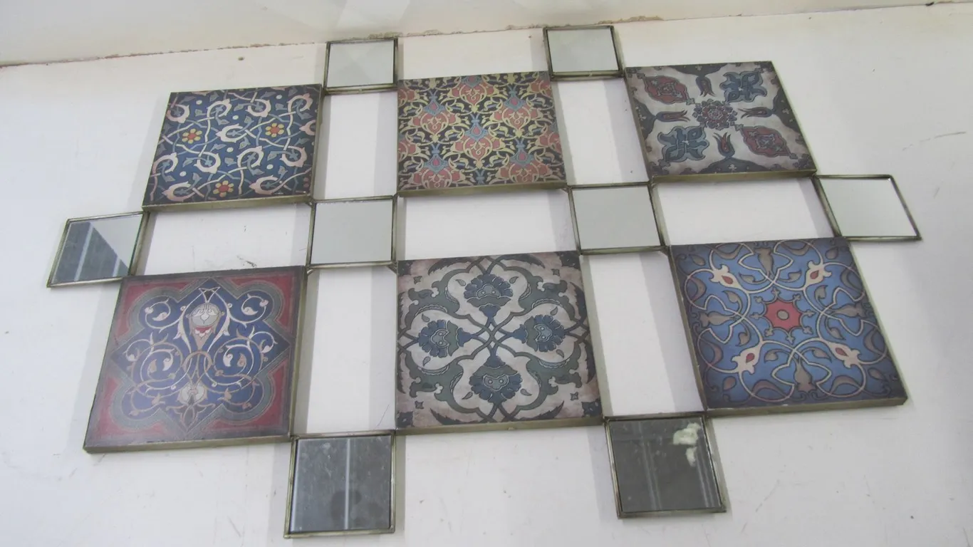 Metal Mirrored Wall Decoration