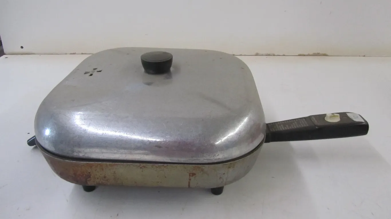 Sunbeam Controlled Heat Automatic Electric Fry Pan