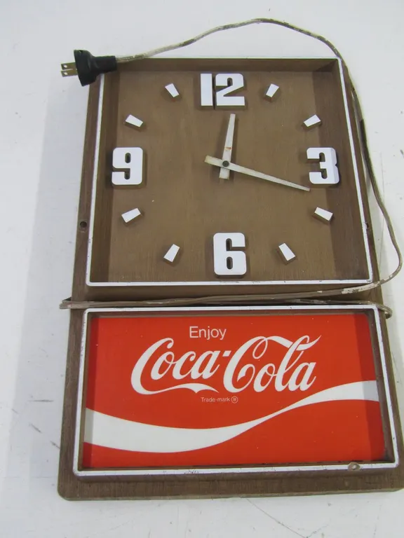 Vintage Impact International Inc. Coca-Cola Clock