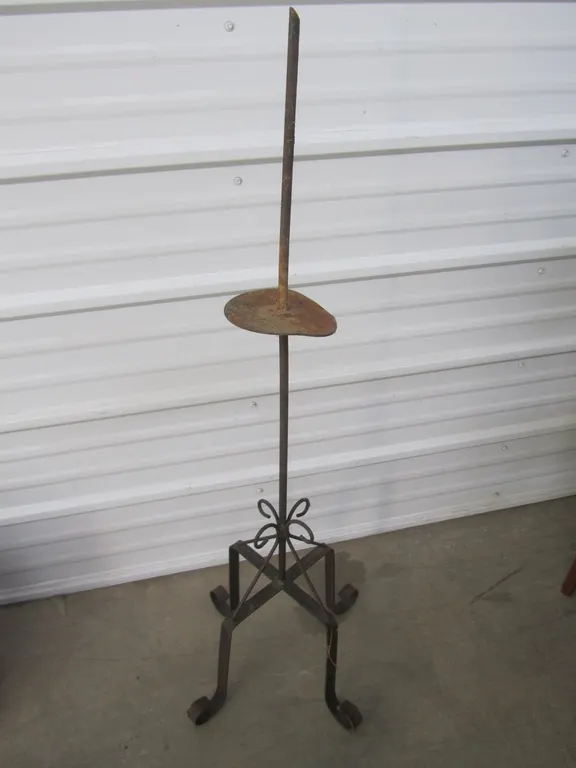 Metal Lawn/Garden Planter Stand
