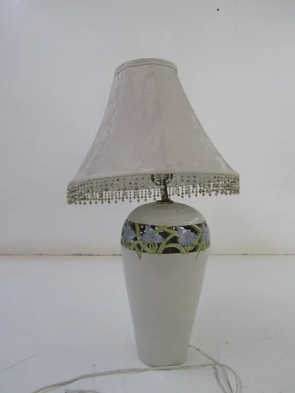 Nice Ceramic Table Lamp w/Shade