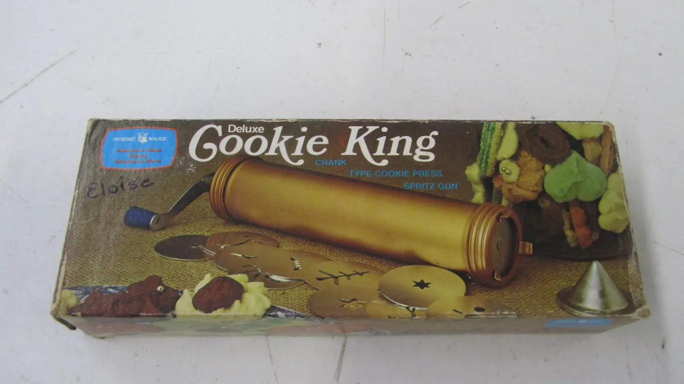 Nordic Ware Deluxe Cookie King Crank Cookie Press