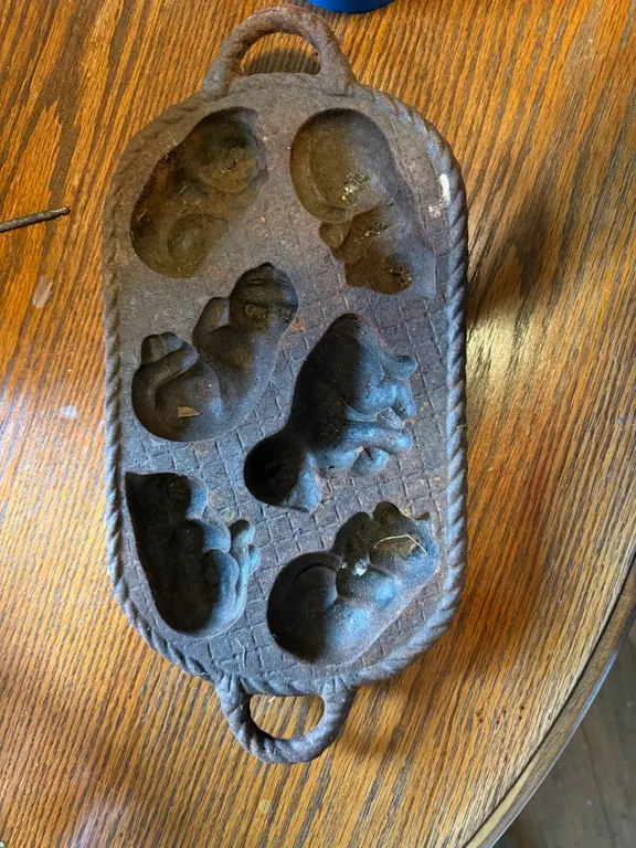 Vintage Cast Iron Cat Muffin Pan