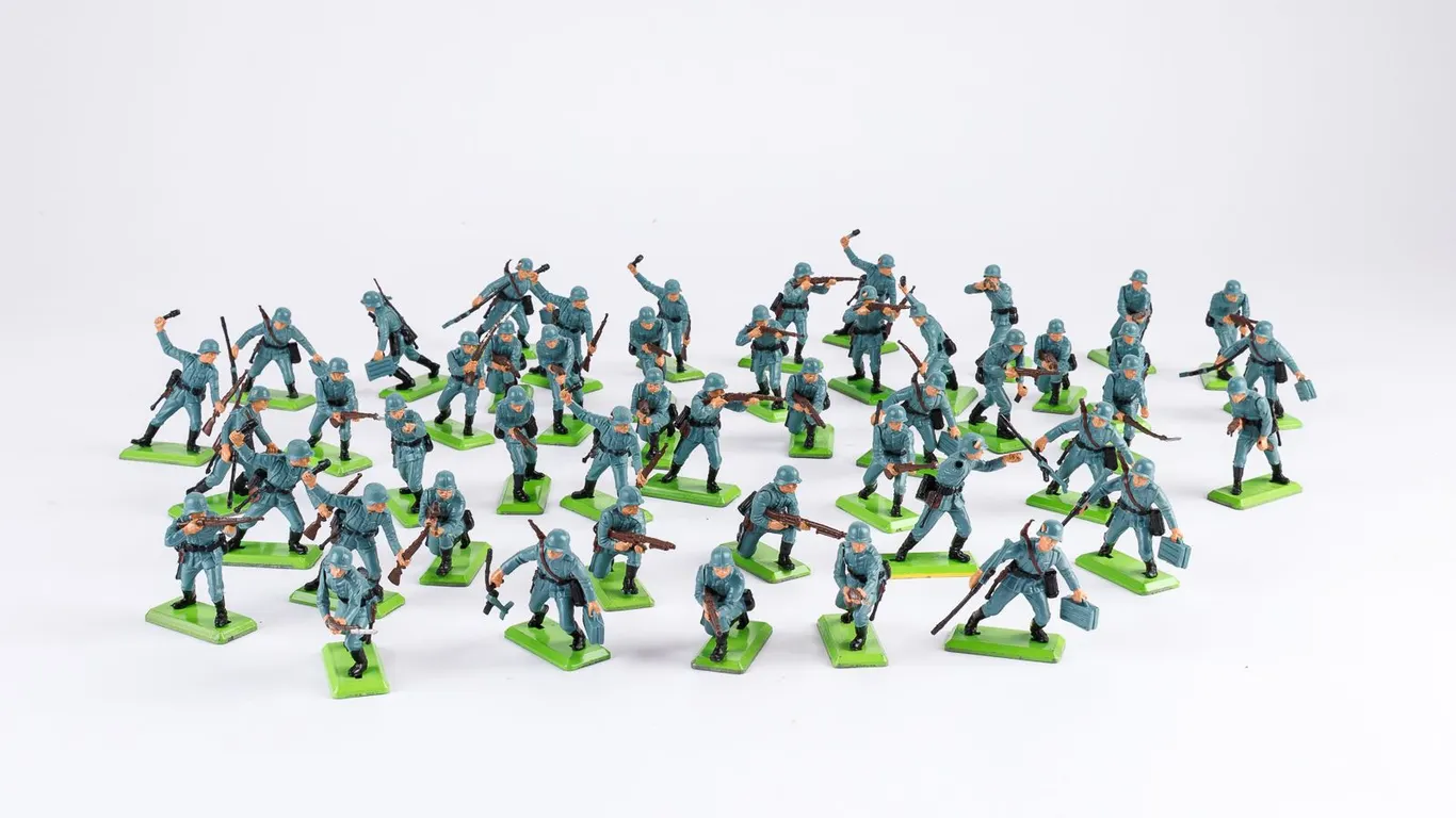 Vintage Britains Deetail WWII German Infantry Toy Soldiers