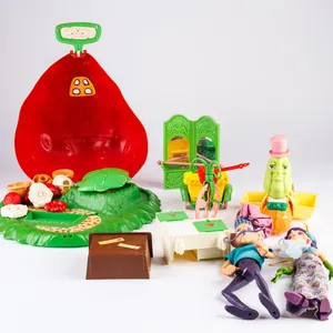Vintage 1980 Kenner Strawberry Shortcake Berry Bake Shoppe Playset & Figures