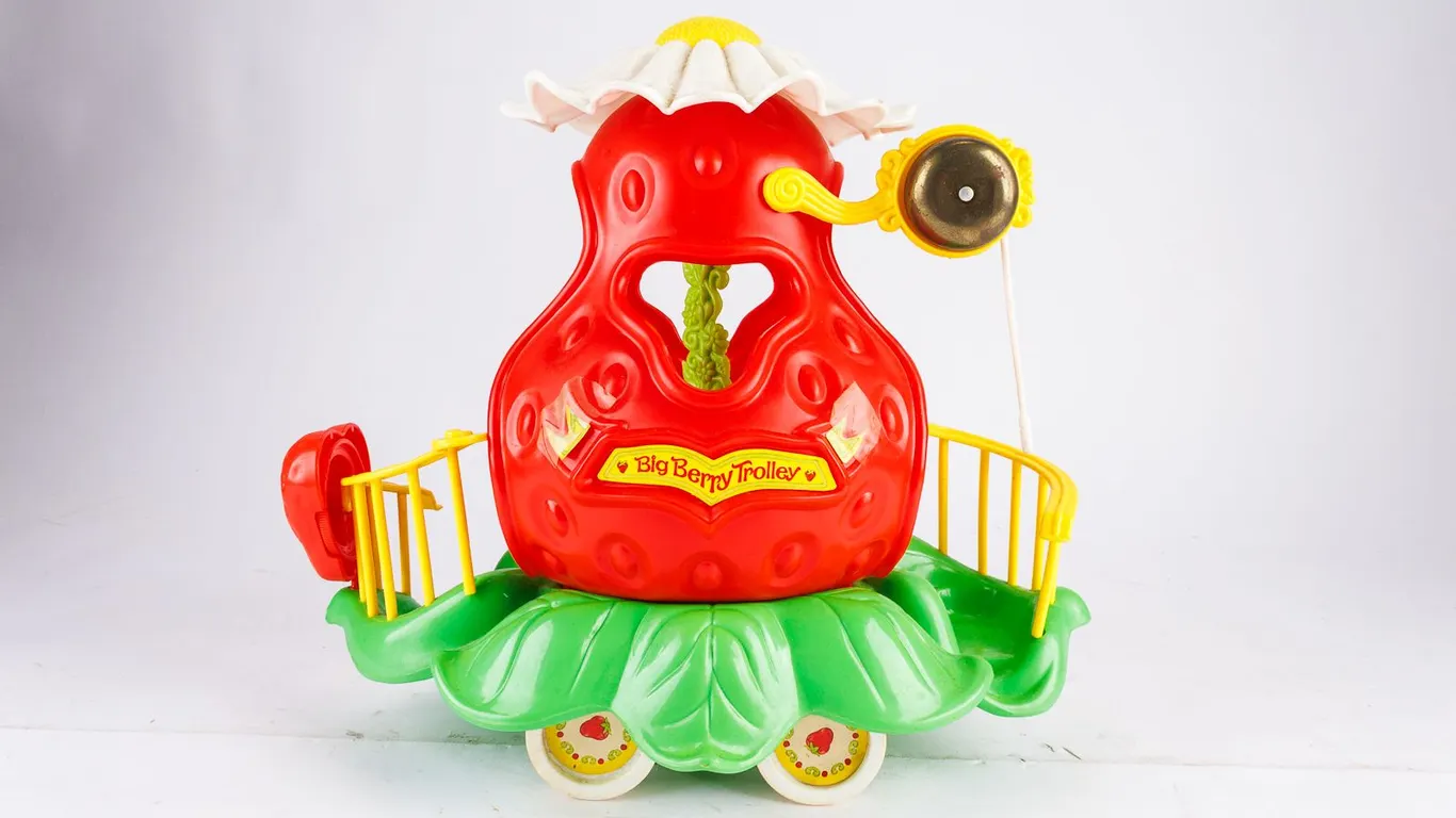 Vintage 1980 Strawberry Shortcake Big Berry Trolley Vehicle
