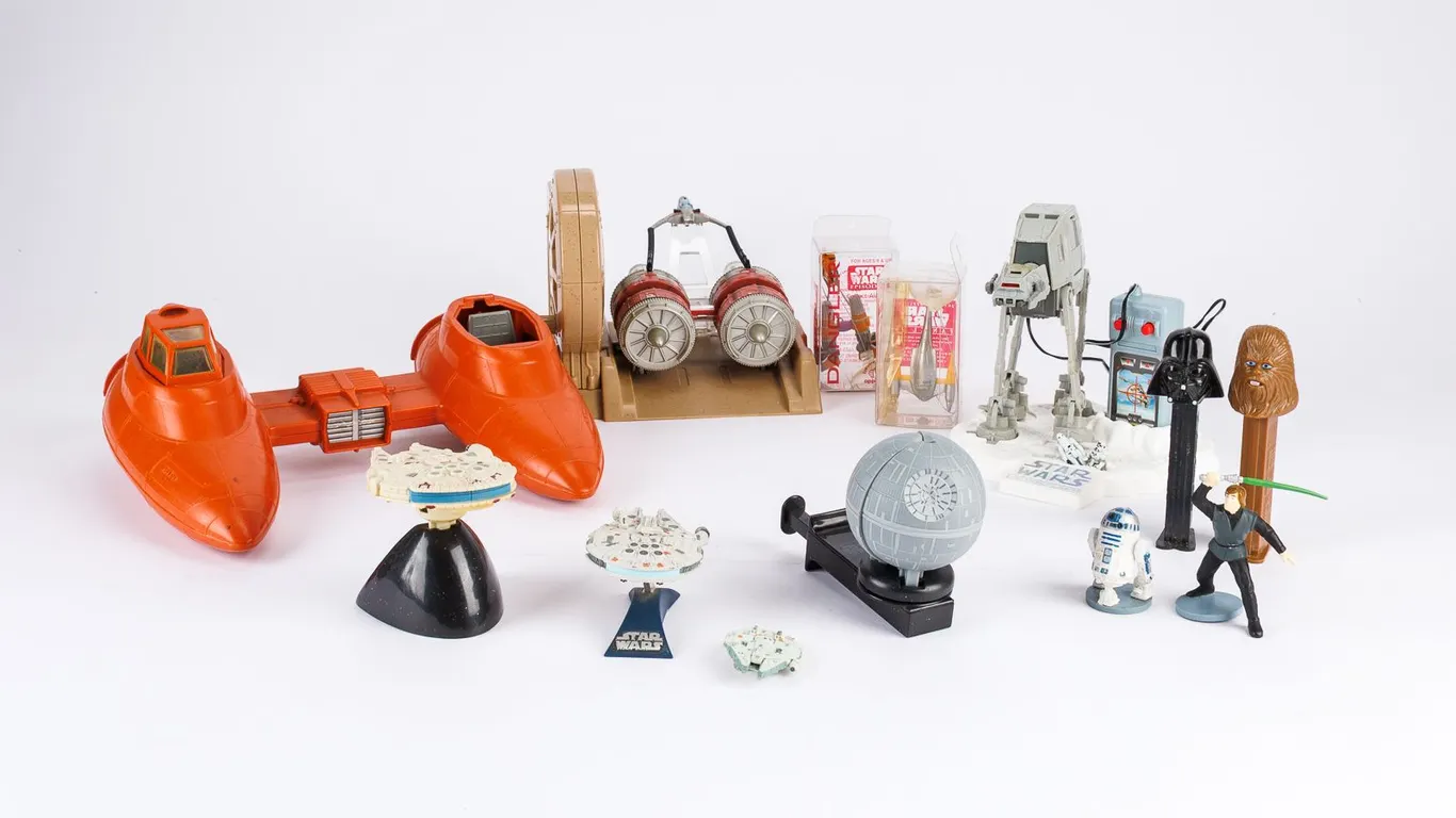 Vintage & Modern Star Wars Vehicle & Collectibles Mixed Toy Lot