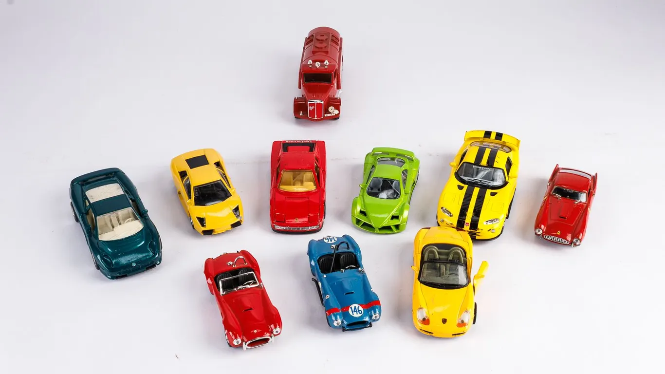 Vintage Diecast Toy Vehicles - Ferrari Testarossa, Feuerwehr Tanker, Sports Cars