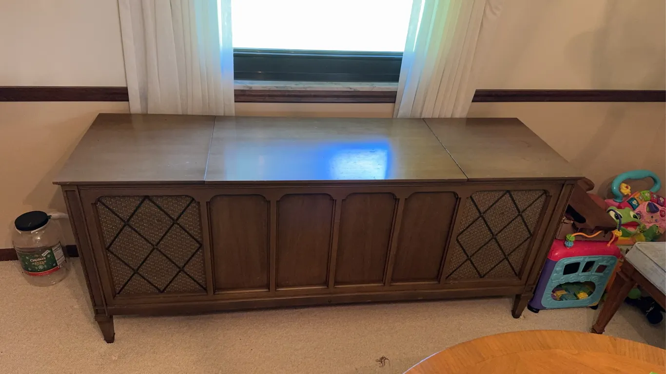 MCM Knight Stereo Console