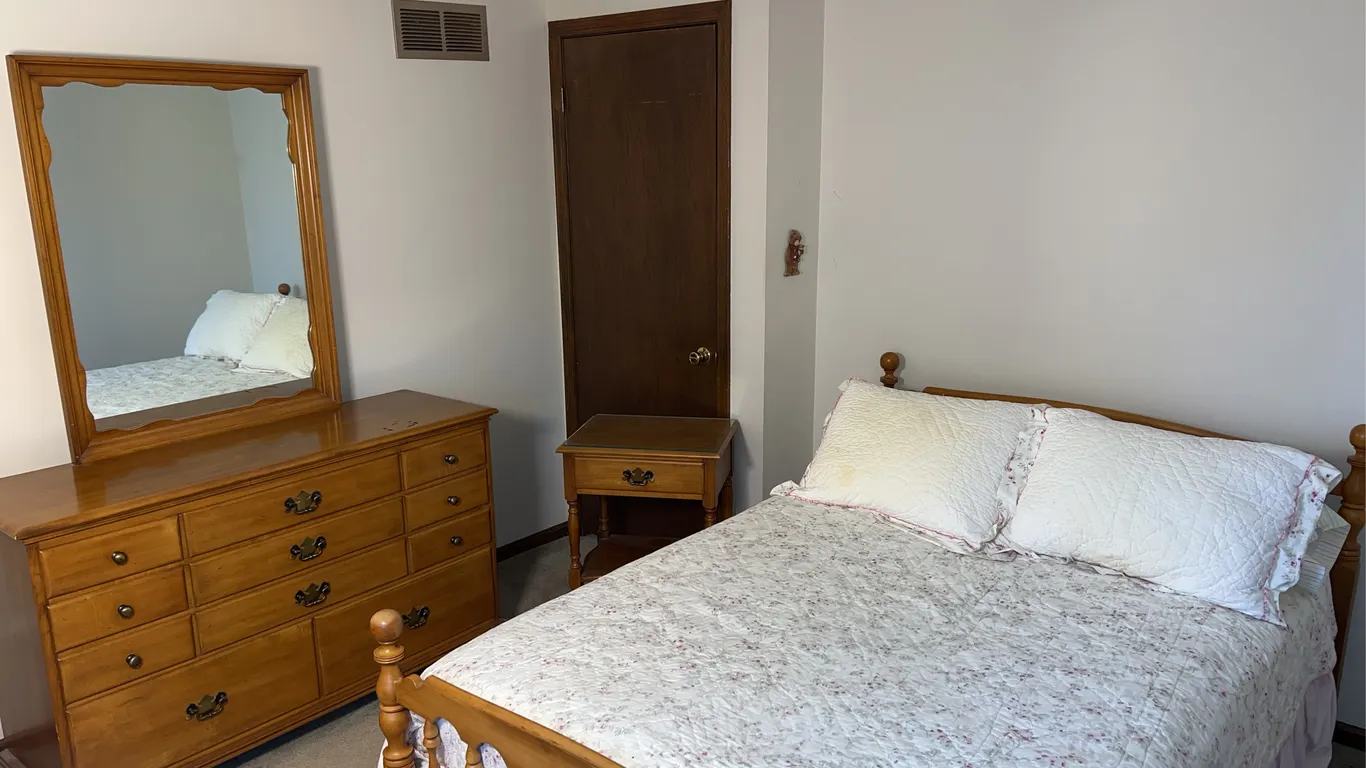 3-Piece Maple Bedroom Suit