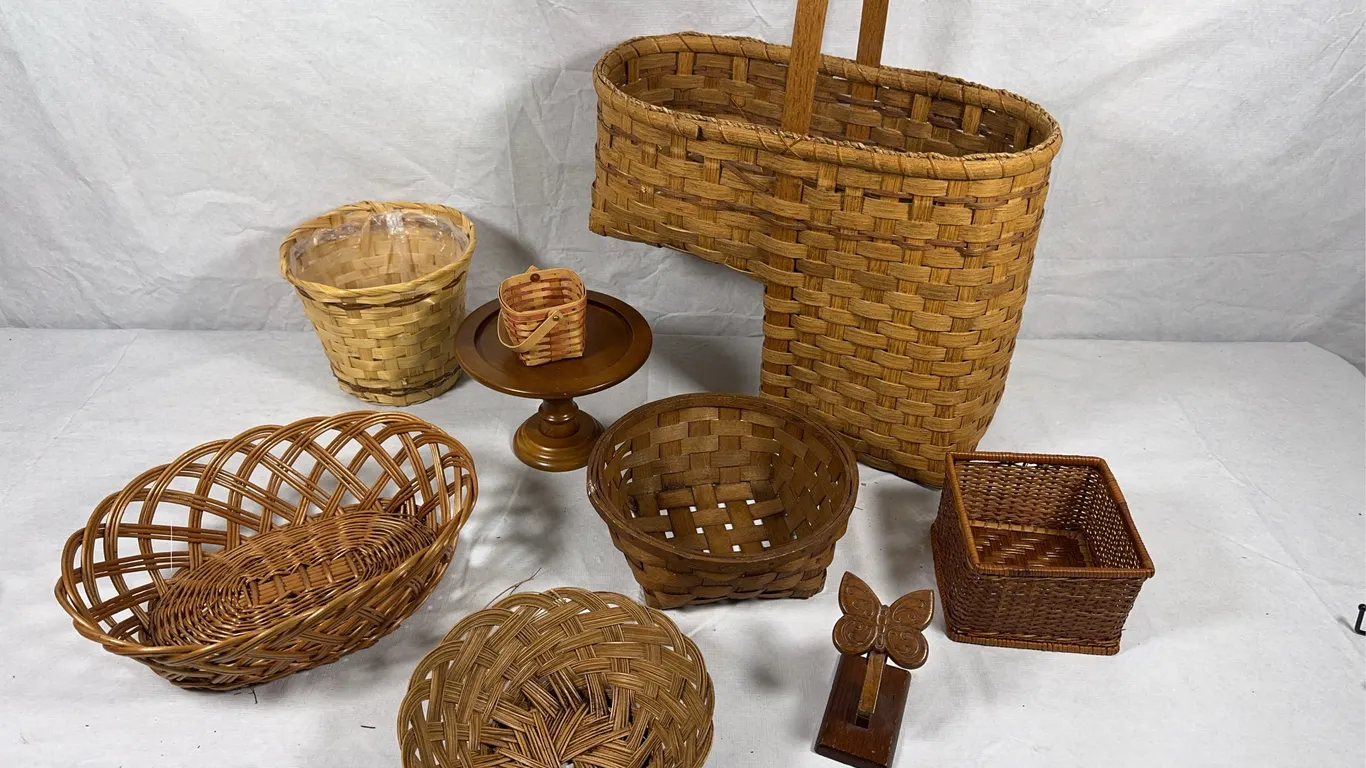Baskets & Wood Decor