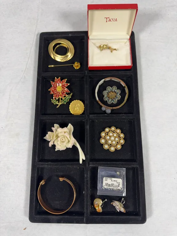 VTG Brooches & More