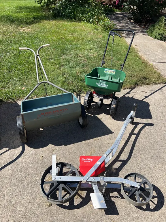 Lawn Spreaders & Seeder