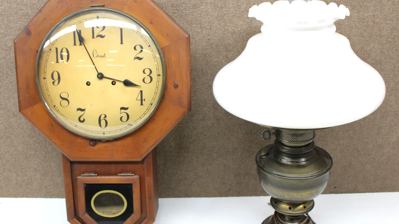 Colonial Wall Clock with Key and Electric Oil Lamp