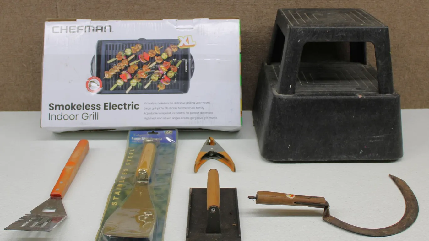 Chefman Grill, Ohio State Spatula & Tools