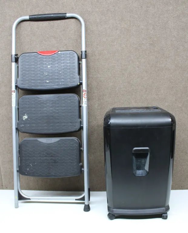 Werner Step Ladder & Staples Shredder