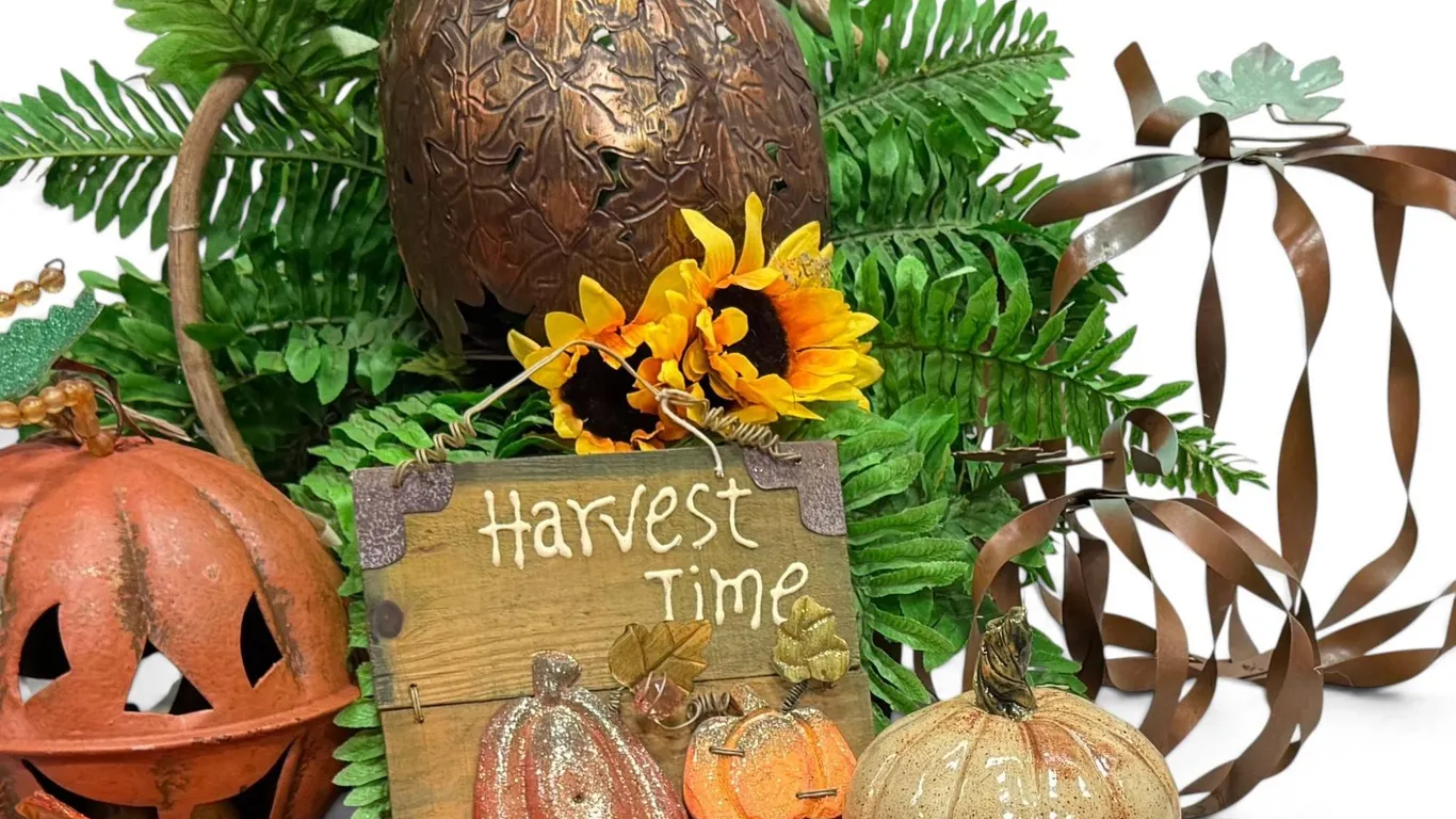 Autumn and Pumpkin-Themed Decorative Collection