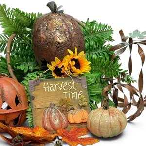 Autumn and Pumpkin-Themed Decorative Collection