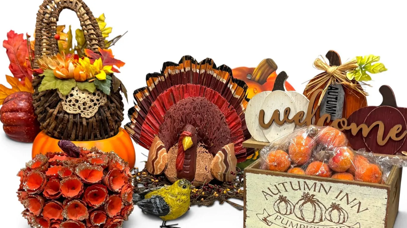 Rustic Fall-Themed Table Decor: Crate Centerpiece & Turkey Figurine