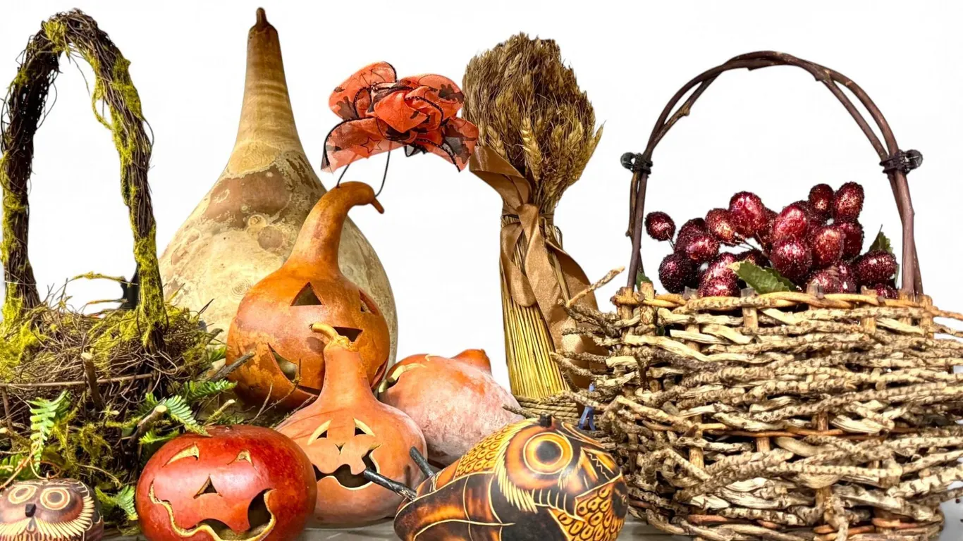 Carved Gourd Jack-O’-Lanterns & Wildlife Gourd Art Collection