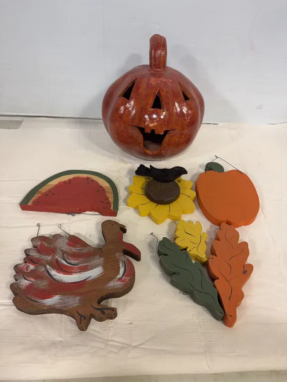 Fall & Halloween Wood Décor with Jack-O’-Lantern