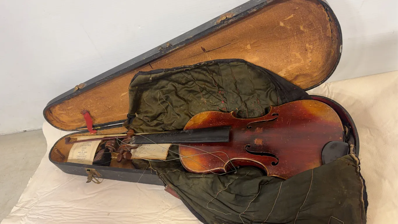 Vintage Violin with Bow & Hard Case – Restoration Project