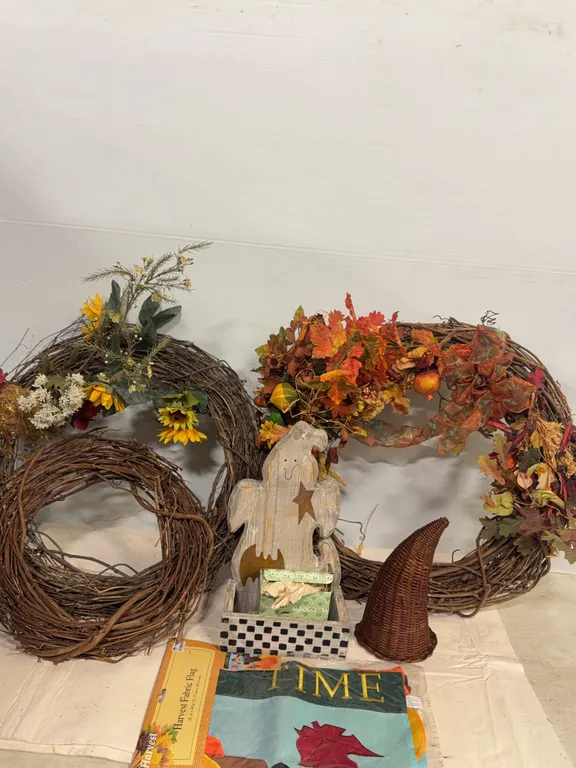 Fall & Harvest Grapevine Wreaths with Seasonal Décor