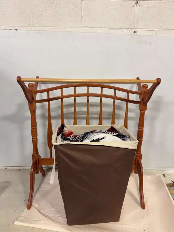 Wooden Quilt Rack with Fabric Storage Hamper & Blanket
