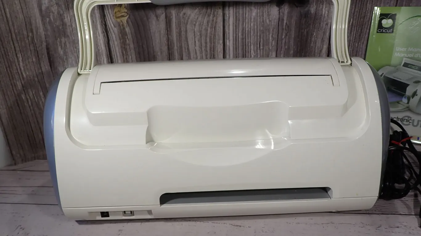 SEE VIDEO Cricut Personal Electronic Cutter CRV001 Heritage Die-Cut Machine