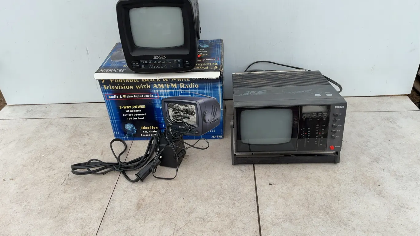 Jensen TV with AM/FM radio, three-way power AC adaptor battery operated 12V car, RCA radio TV,