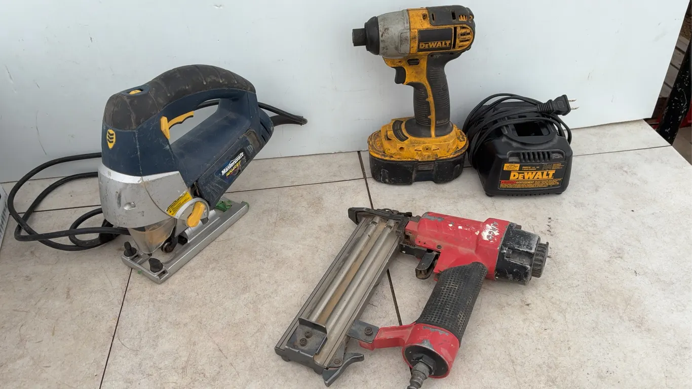 Working DeWalt impact screwdriver comes with battery and charger, working Mastercraft jigsaw, workin