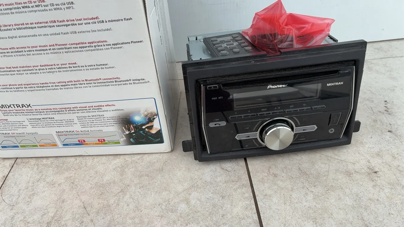 Owner says Working Pioneer radio, CD player